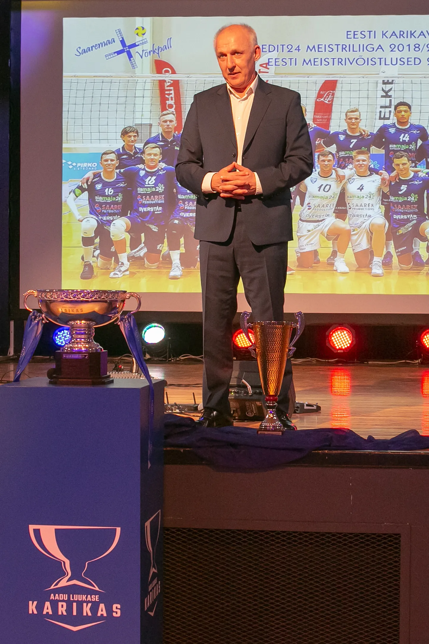 Toivo Alt klubi hooaja lõpetamisel kõnet pidamas.