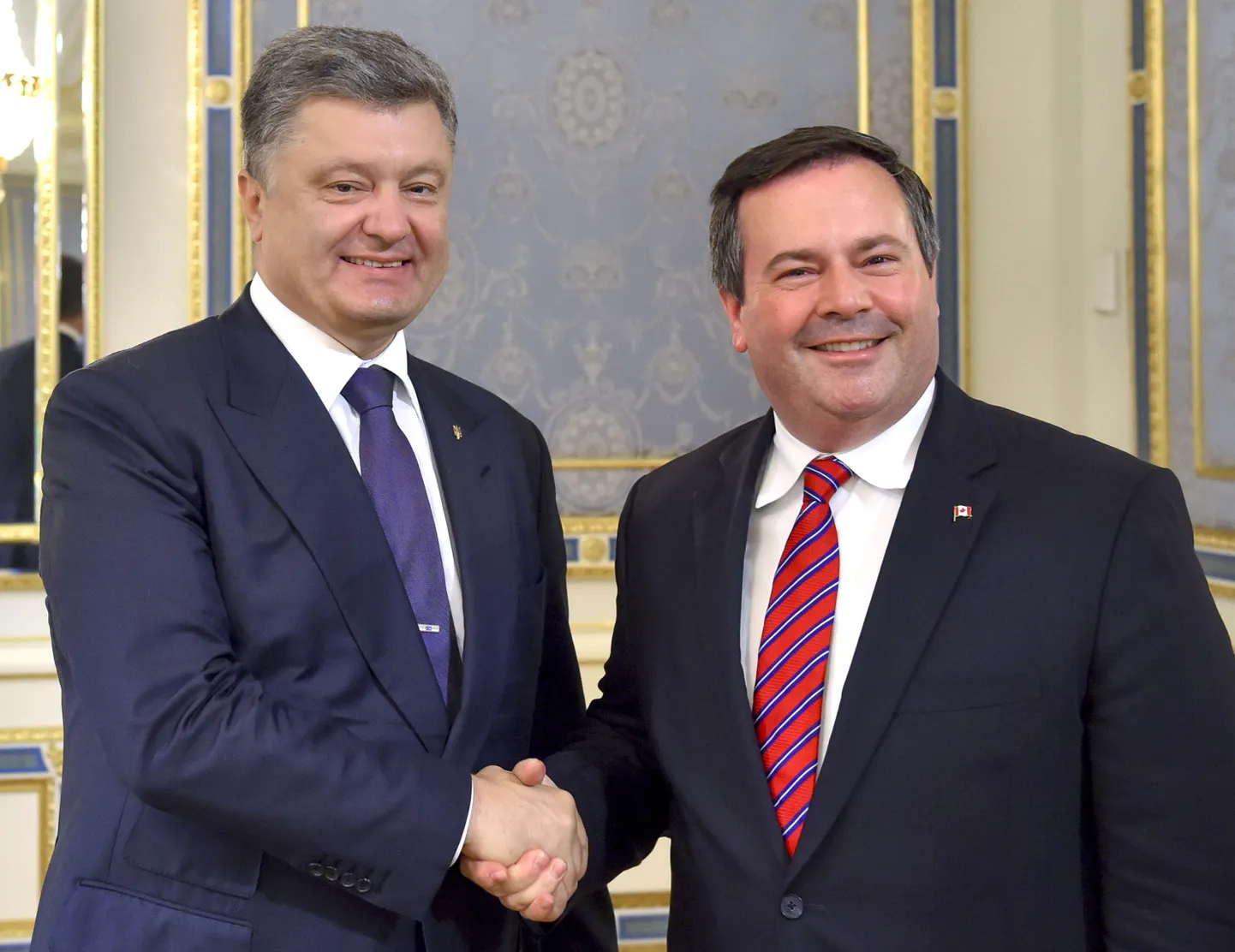 Kanda kaitseminister Jason Kenney(paremal) ja Petro Poroshenko