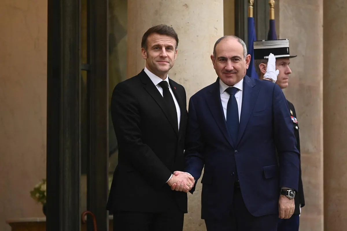 Prantsusmaa president Emmanuel Macron (vasakul) võõrustas 10. veebruaril Armeenia peaministrit Nikol Pašinjani Pariisis tehisarule pühendatud tippkohtumise ajal. Prantsusmaal on mõjuvõimas, veidi vähem kui miljonipealine armeenlaste diasporaa.