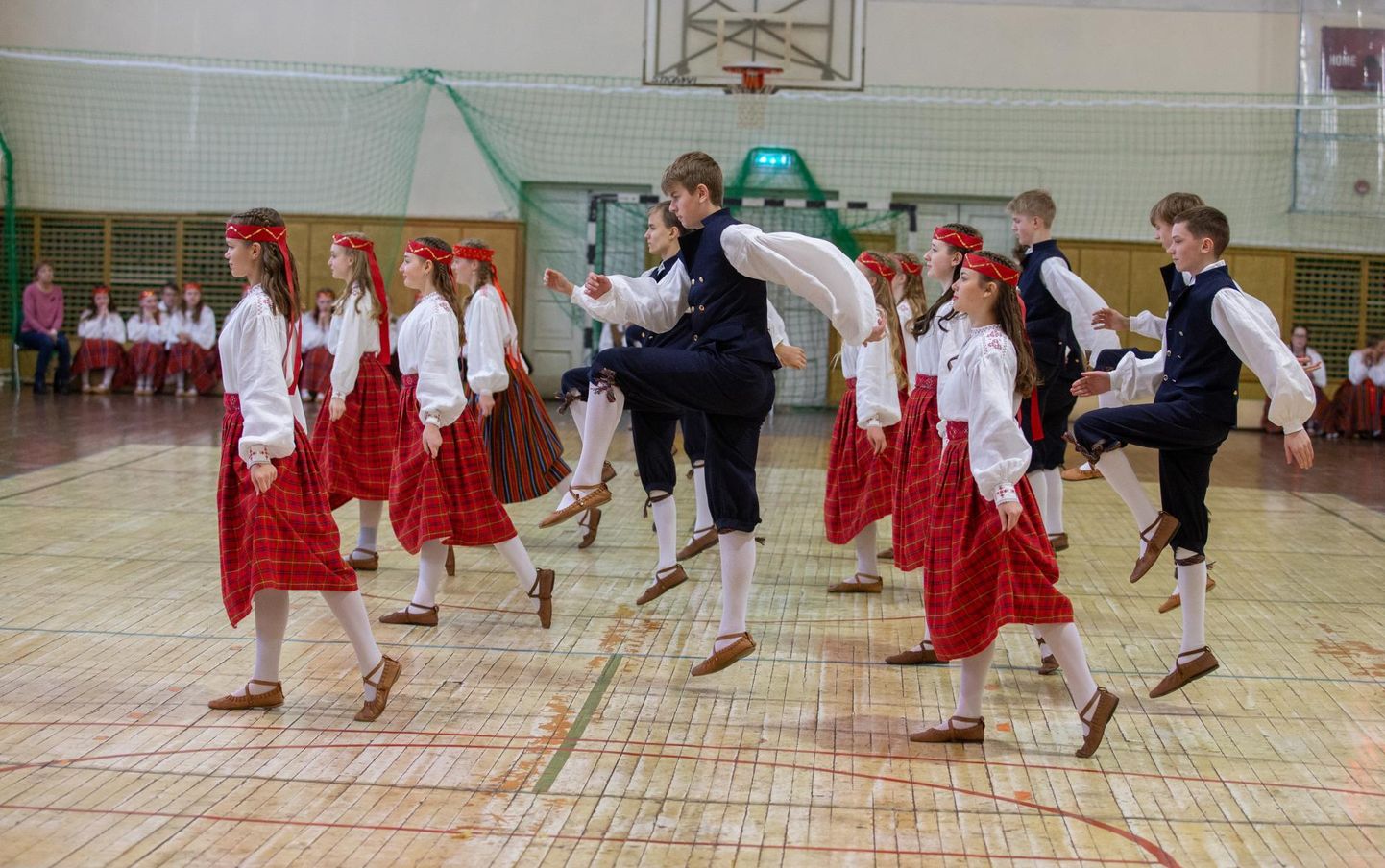 Teine maakondlik noorte tantsupeo eelproov oli märtsis Viljandi spordihoones.