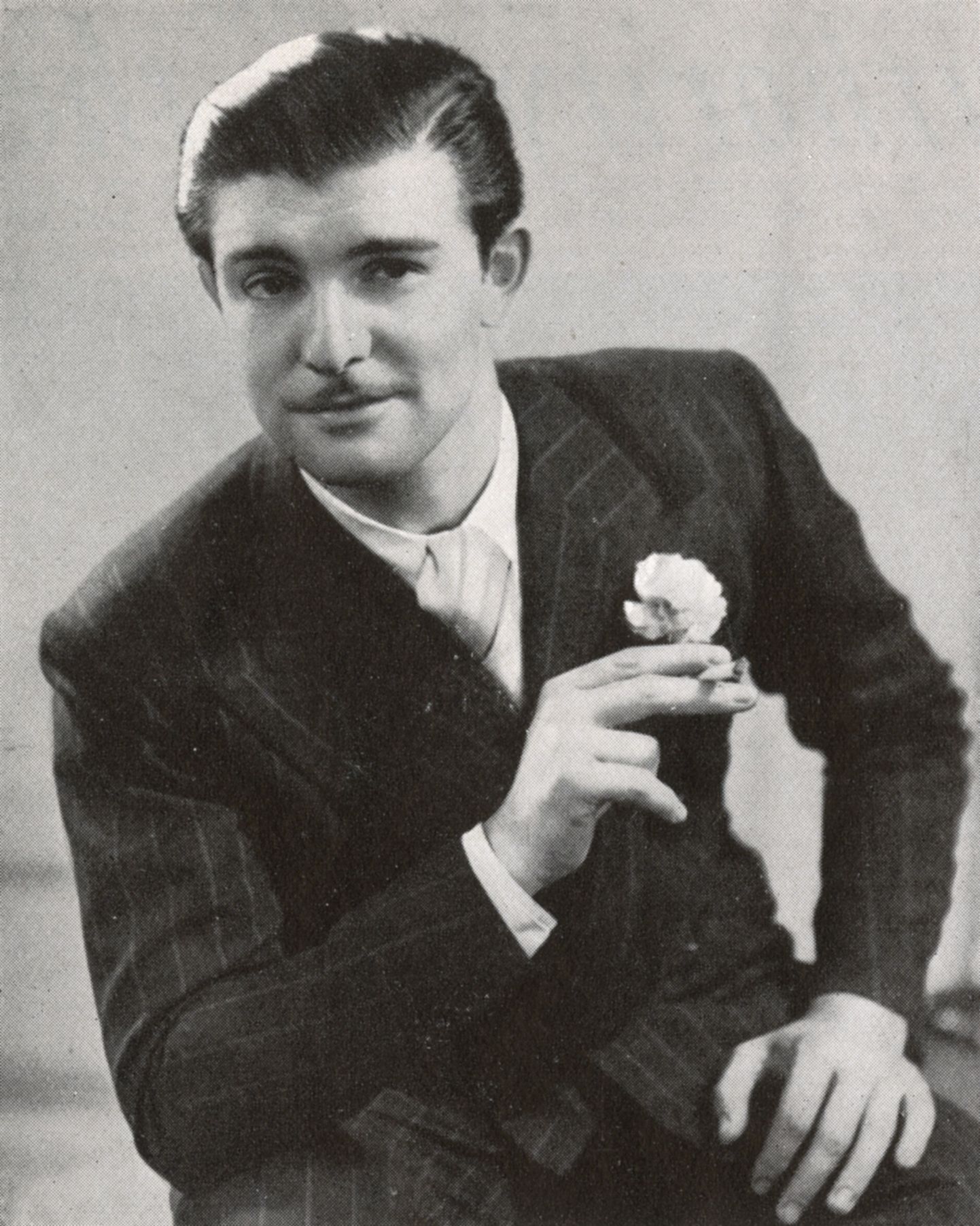 Kuulus juuksur Raymond, kes oli tuntud ka kui Mr Teasy Weasy, 1937. aastal.