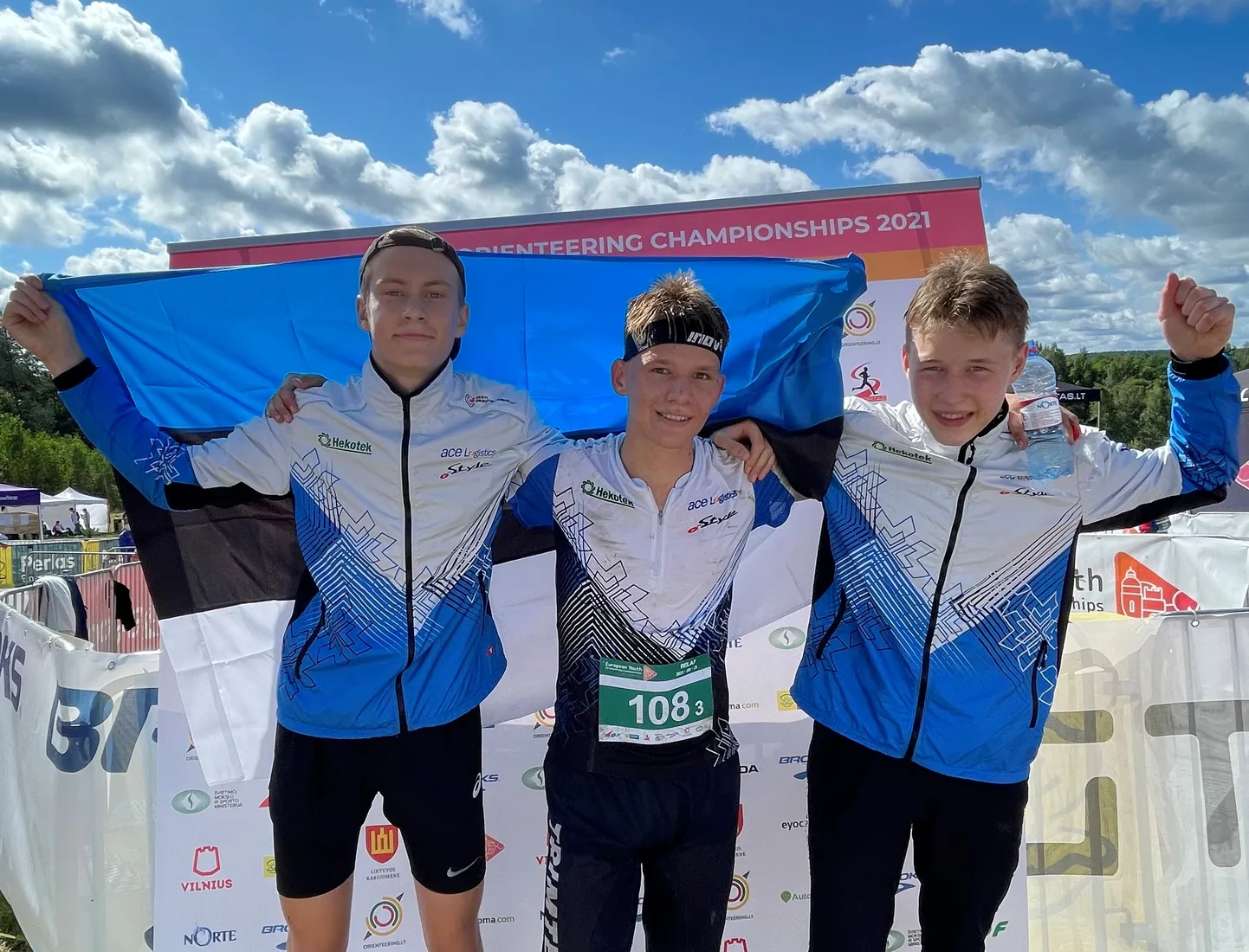 M16 klassi pronksimeeskond vasakult Chris Marcus Krahv, Renno Merenäkk, Ossi Priks.
