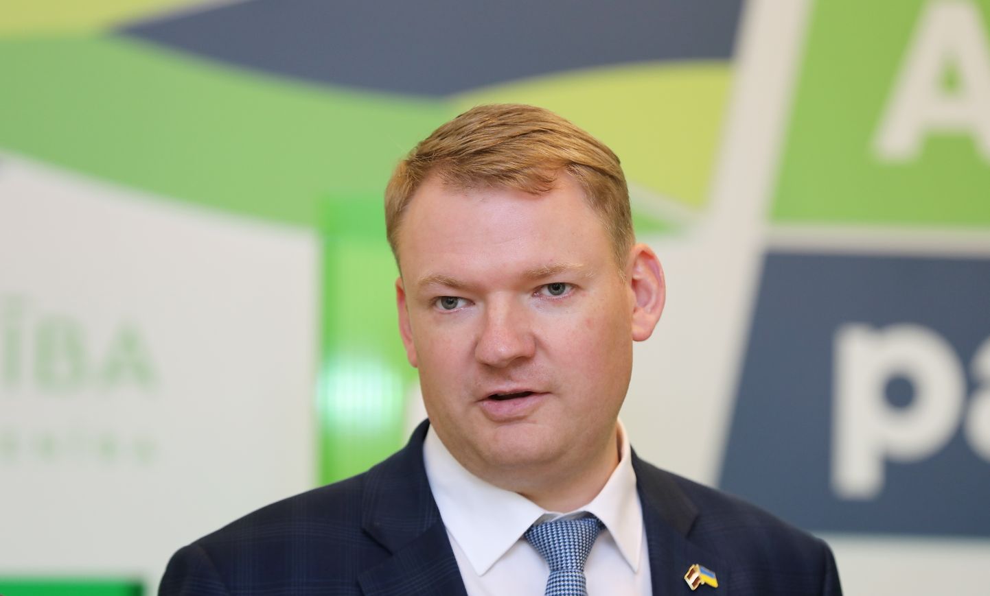 Partijas "Apvienotais saraksts" pārstāvis, "Latvijas Reģionu apvienība" valdes priekšsēdētājs Edvards Smiltēns.