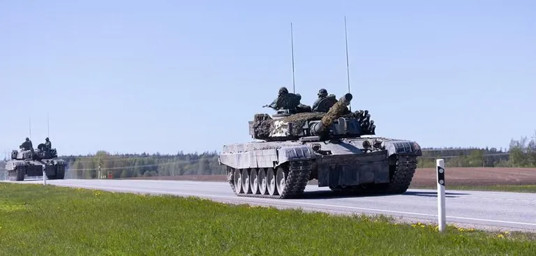 Polish tanks heading to the 2024 Kevadtorm (Spring Storm) exercise.