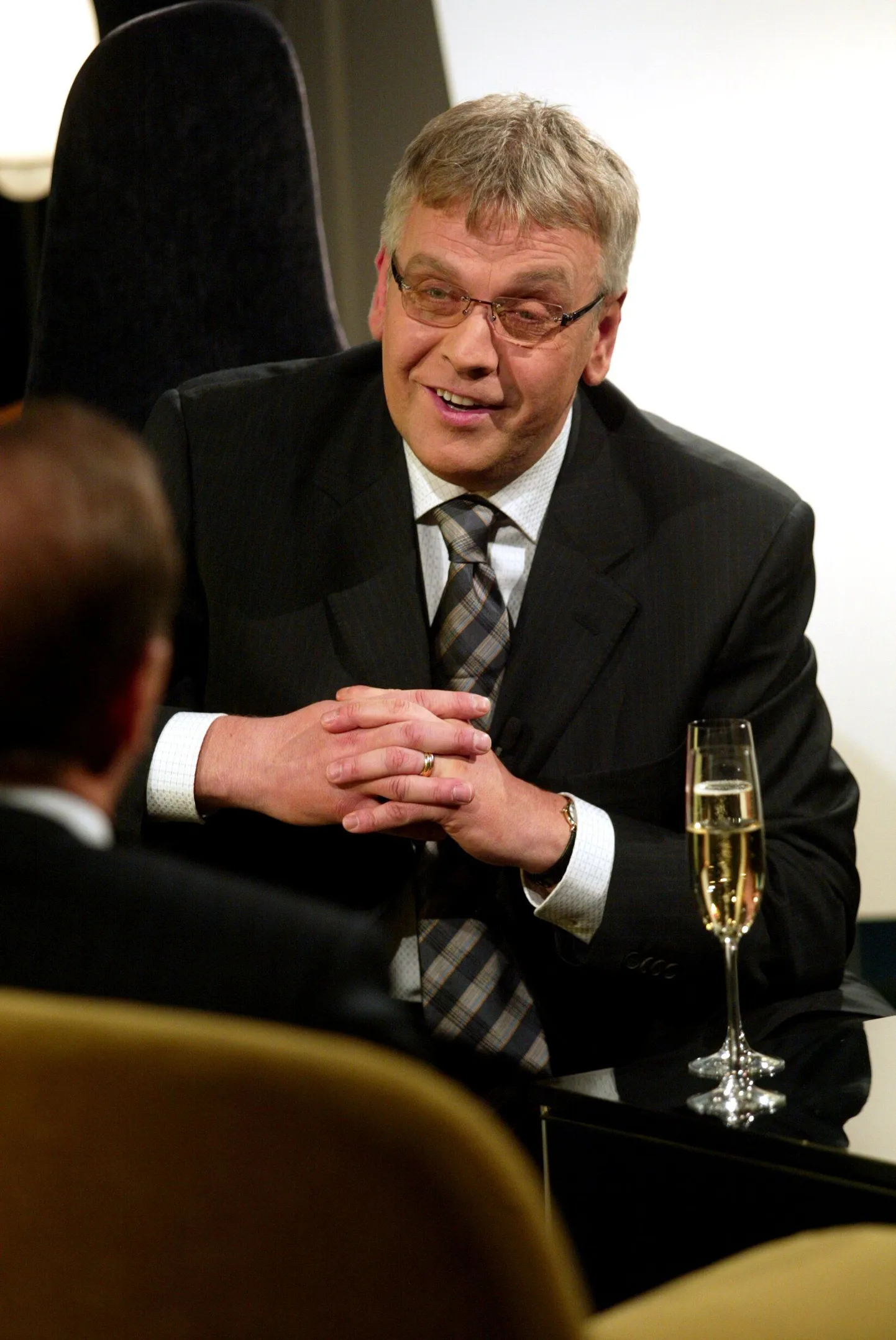 Teleajakirjanik Urmas Ott elab kolleegide ja televaatajate südames edasi, oli tuntud kuid eraelus salapärane ja üksik.
