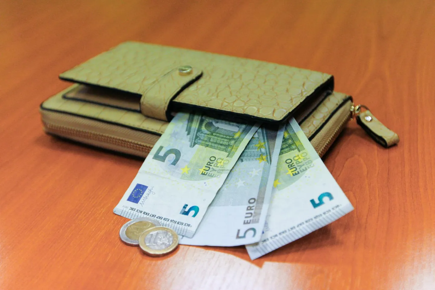 Võrreldes esimese kvartaliga kasvas keskmine brutopalk Pärnumaal 101 euro võrra. Läinud aasta teise kvartaliga kõrvutades on keskmine brutopalk Pärnumaal kõrgem 102 euro jagu.