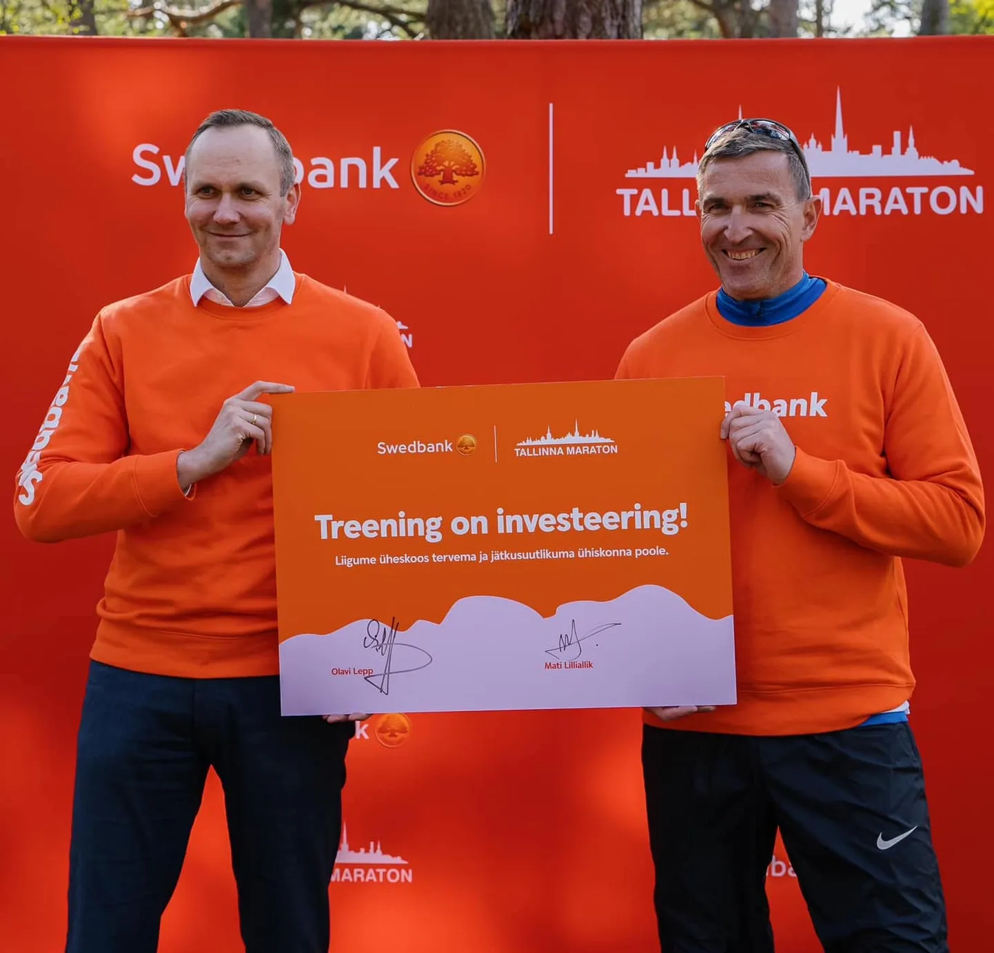 Swedbanki juhatuse esimees Olavi Lepp ning Tallinna Maratoni korraldustiimi juht Mati Lilliallik.