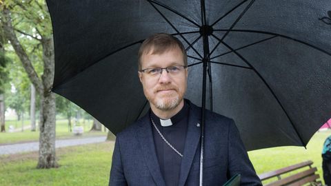 KIRIKULÕHE ⟩ Koguduse liikmed süüdistavad õpetajat liigses vagaduses