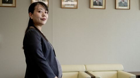 Ennekuulmatu samm: Jaapani linnapea emapuhkus lõhestab avalikkust