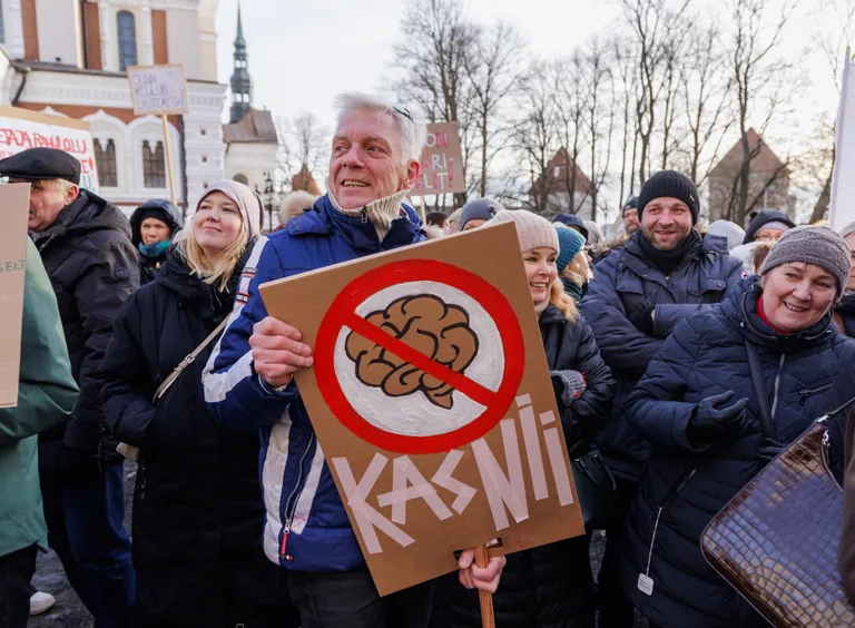Некоторое время назад Таранд, по крайней мере формально, пикетировал против той же партии, в списке которой он сейчас баллотируется. На самом деле в то время он считал «Ээсти 200» достаточно хорошей партией.