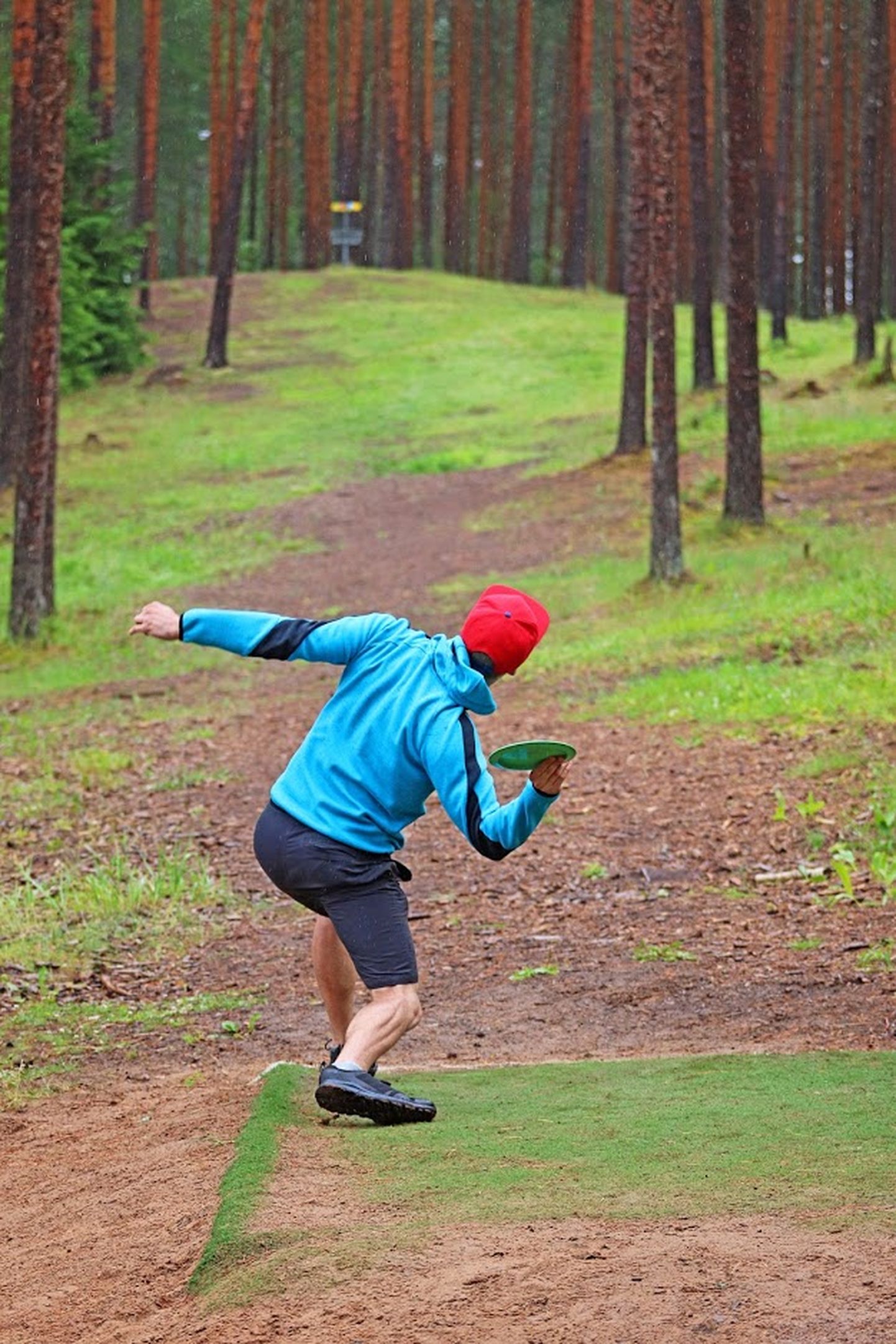 В минувшие выходные 360 любителей диск-гольфа соревновались не только в Мяэтагузе, но и в обновленном парке для диск-гольфа в Паннъярве.