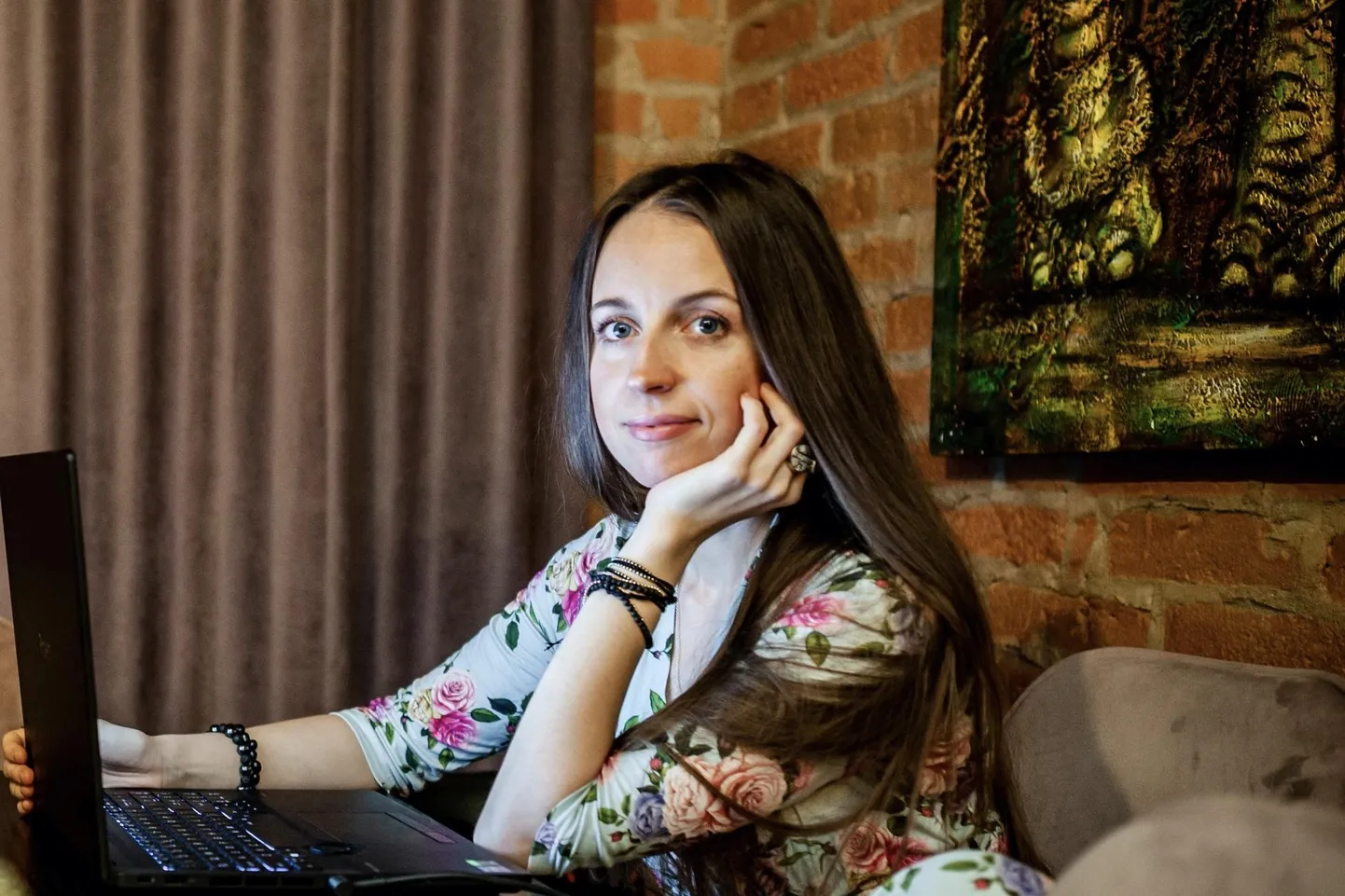 Pamela Maran, kirjanik ja kolumnist