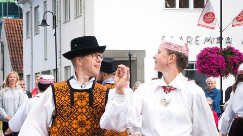Saare maakonna 49. tantsupidu jutustab Tõllu ja Pireti loo