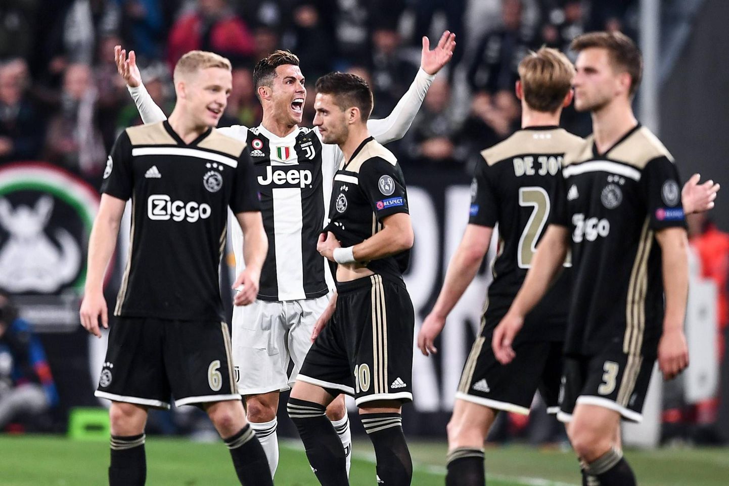 Cristiano Ronaldo viis Juventuse juhtima, kuid pidi lõpuks alluma Donny van de Beeki (vasakult), Dušan Tadici, Frenkie de Jongi ja Joel Veltmani tahtele.