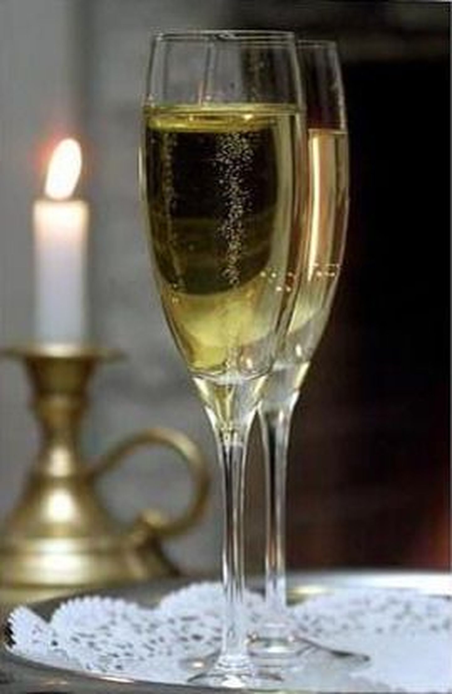 Шампанское - непременный атрибут новогоднего праздника.