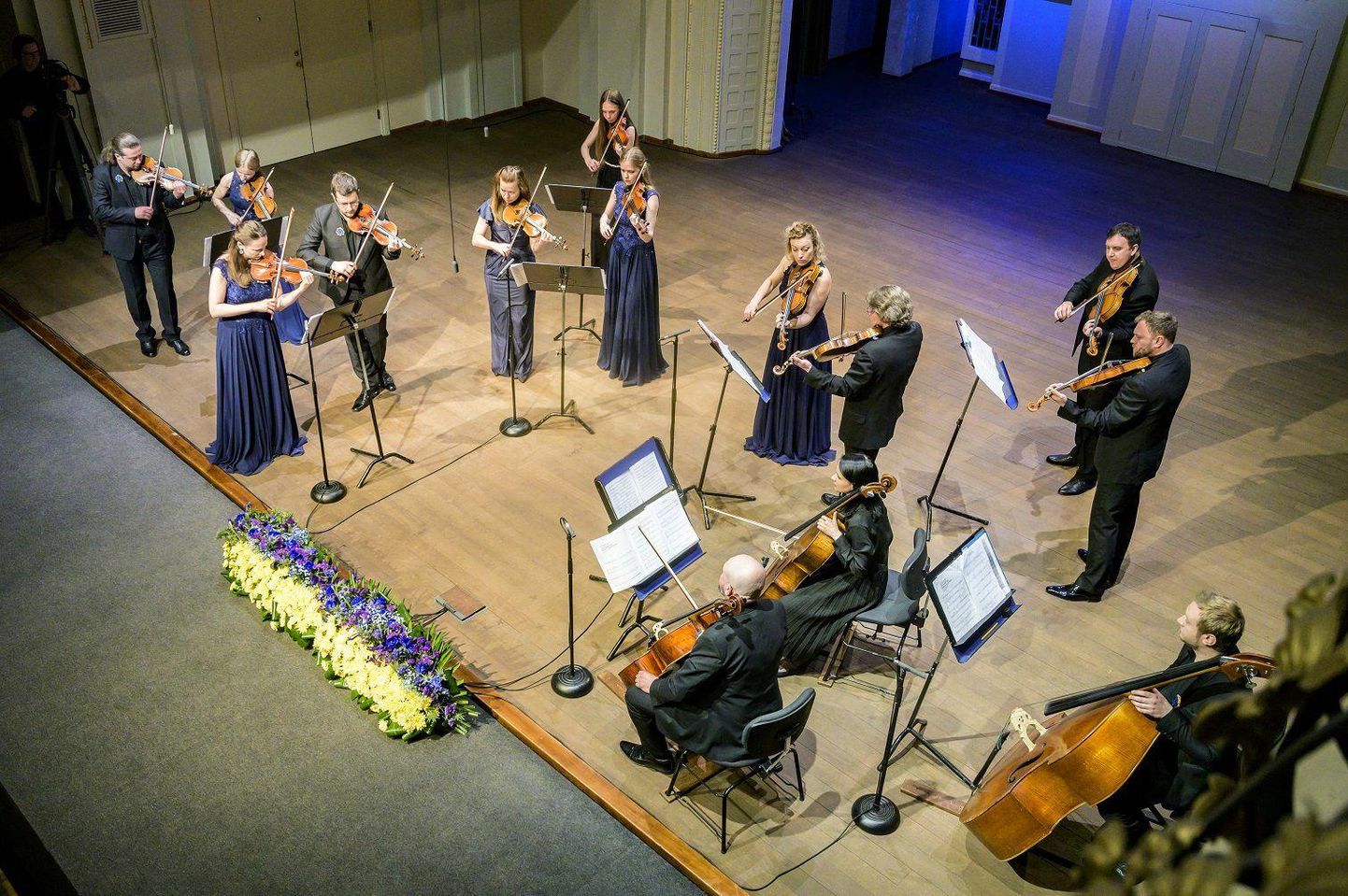 Kammerorkester Kiievi Solistid alustas kontserdireisi päev enne Ukraina sõja puhkemist.