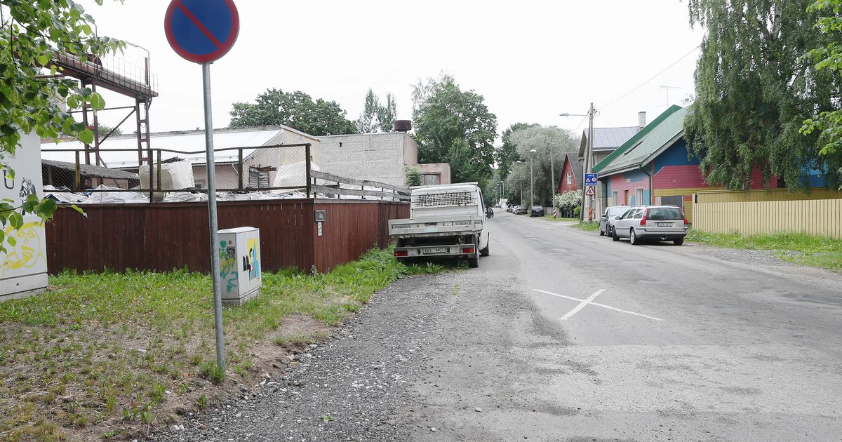 Omanik lubas tee-ehitust segava auto nädala lõpuks ära viia
