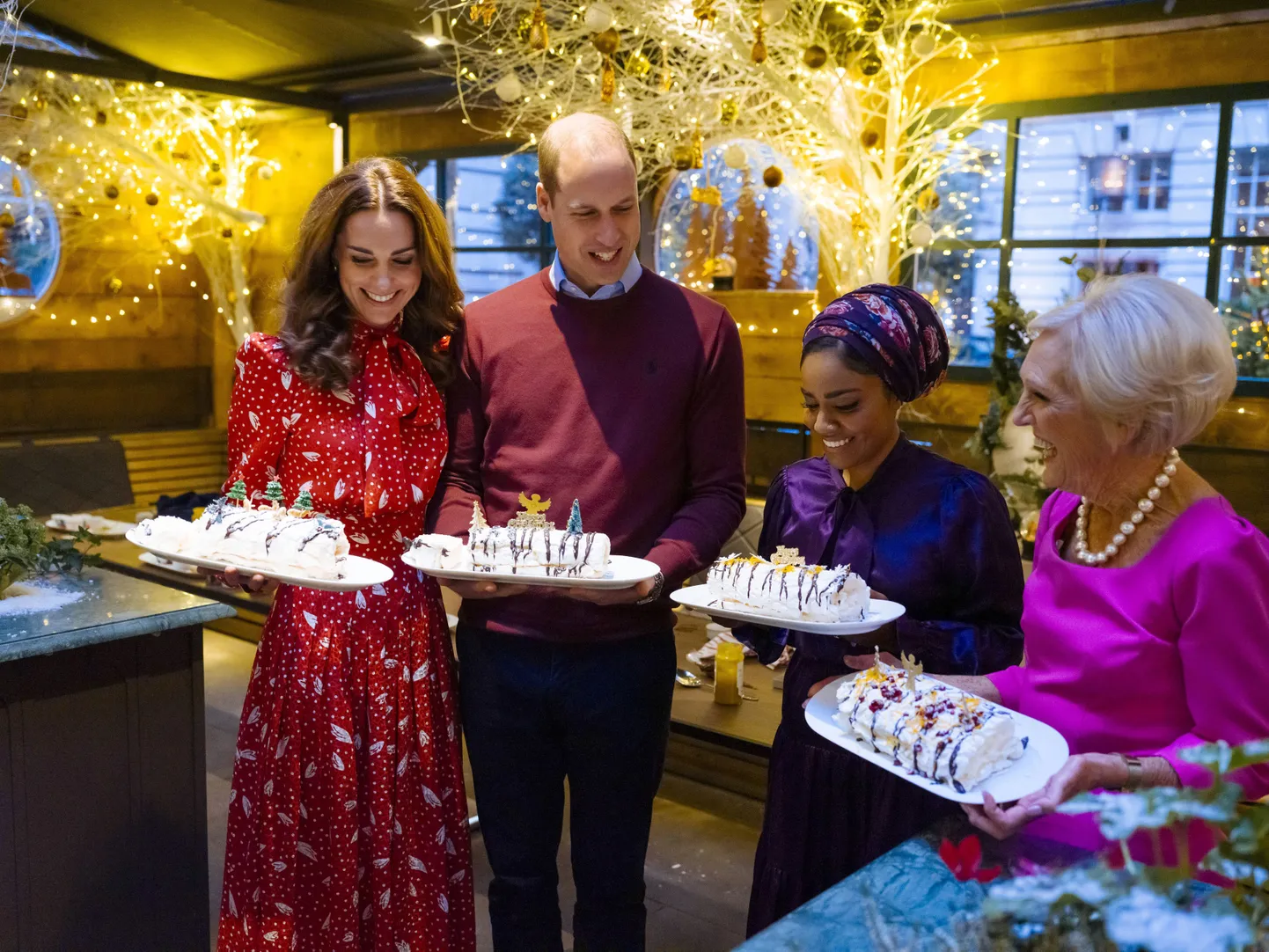 Prints William  ja Cambridge'i hertsoginna Kate koos teletegijate Nadiya Hussaini ja Mary Berryga.