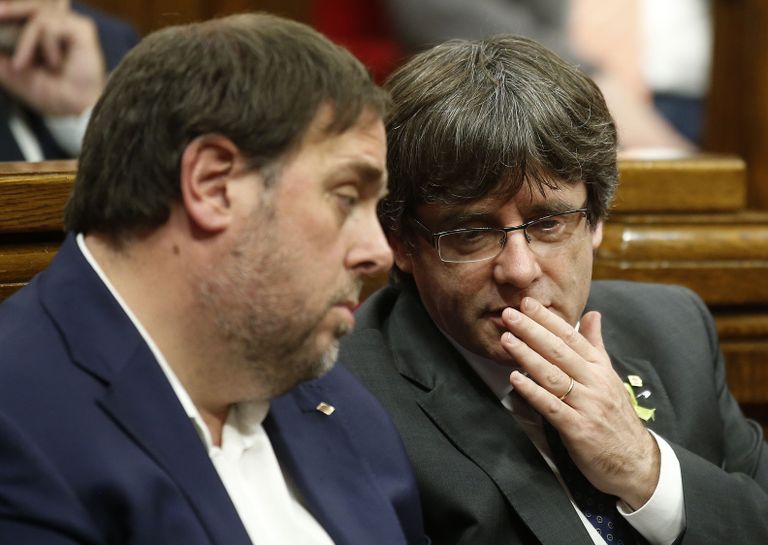 Carles Puigdemont ja Oriol Junqueras (vasakul)