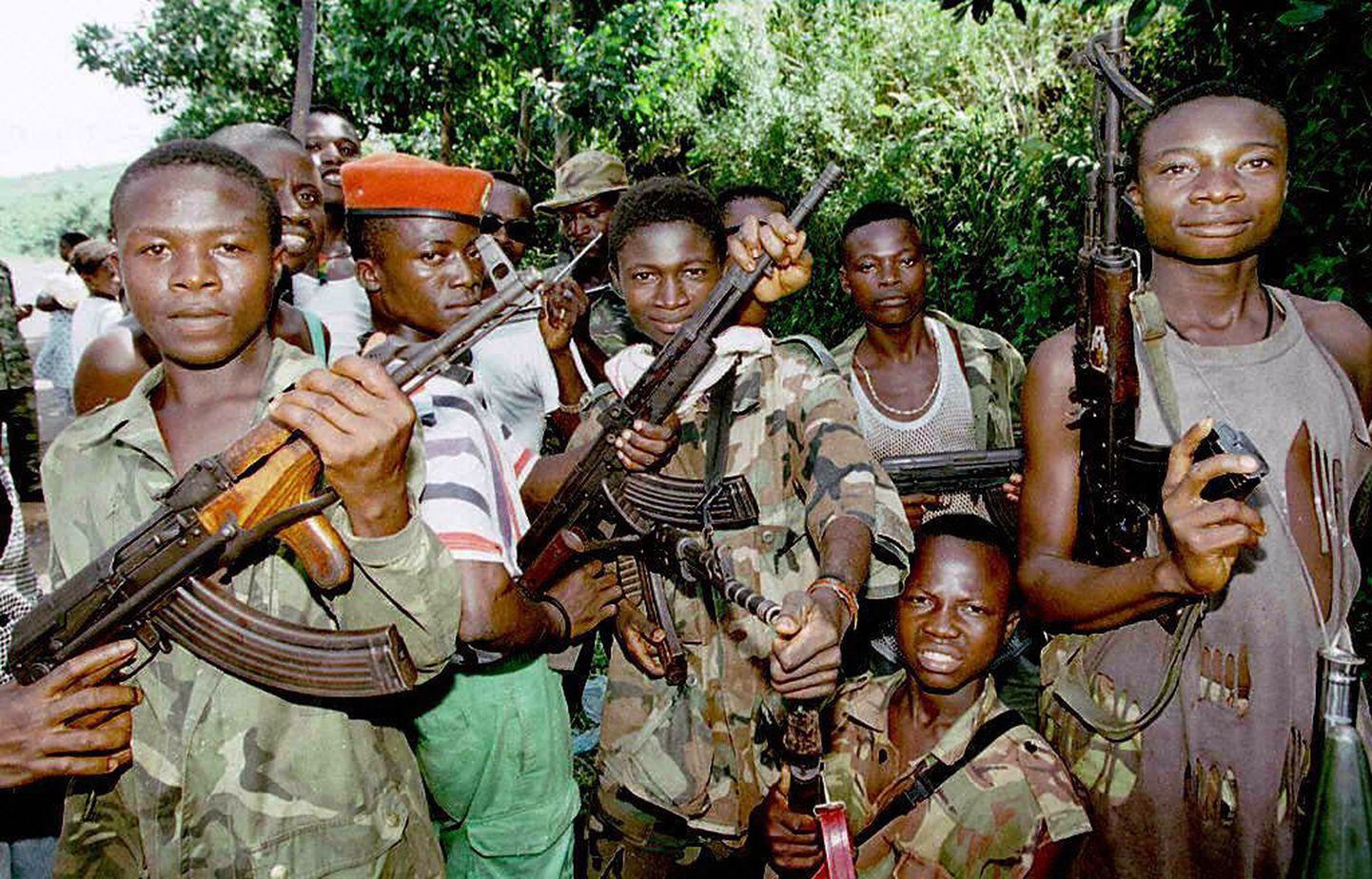 Sierra Leone Revolutsioonilise Ühisrinde (RUF) võitlejad 1996. aastal. Foto on illustreeriv.
