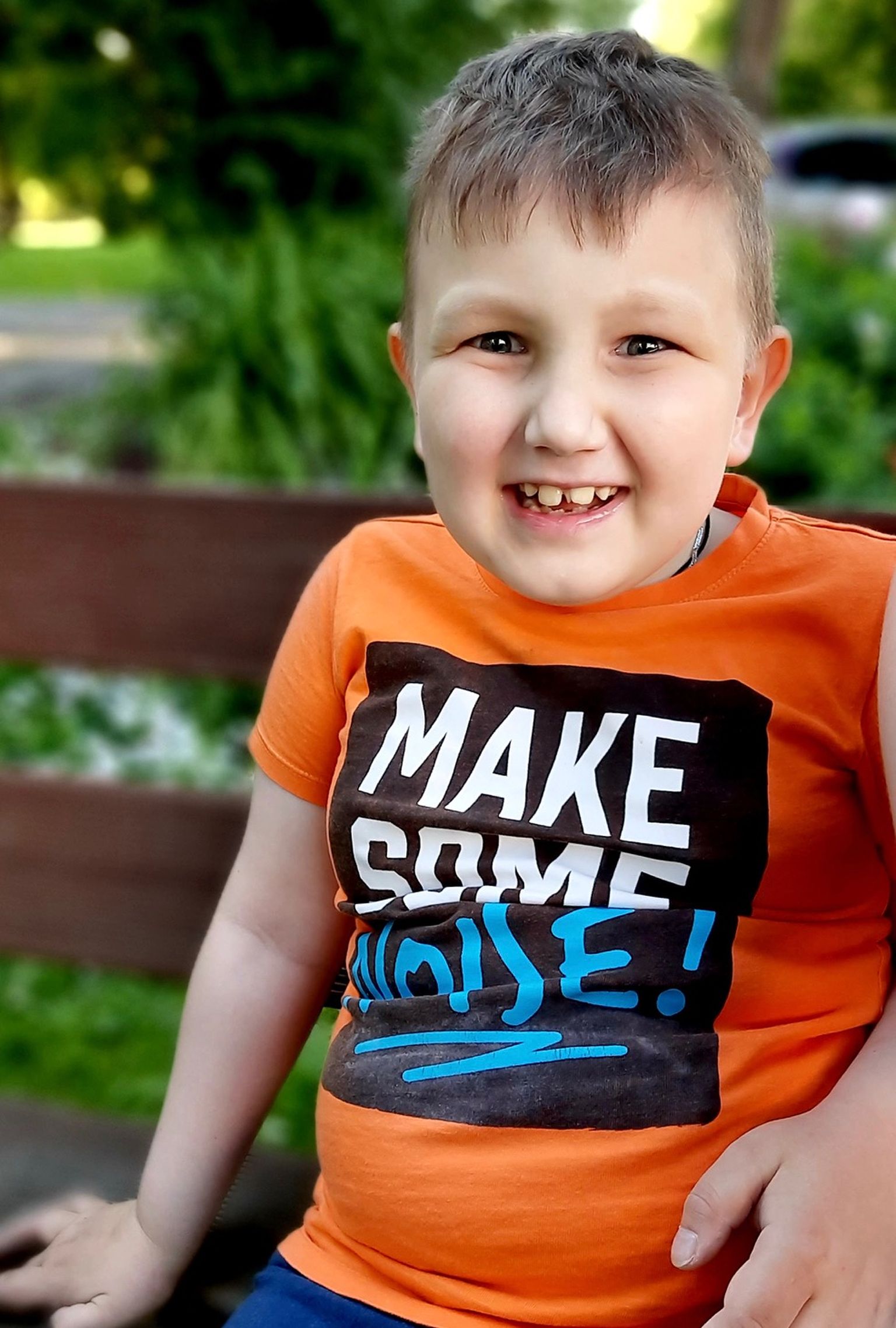 7-aastane Artjom vajab ajukasvaja raviks annetusi.
