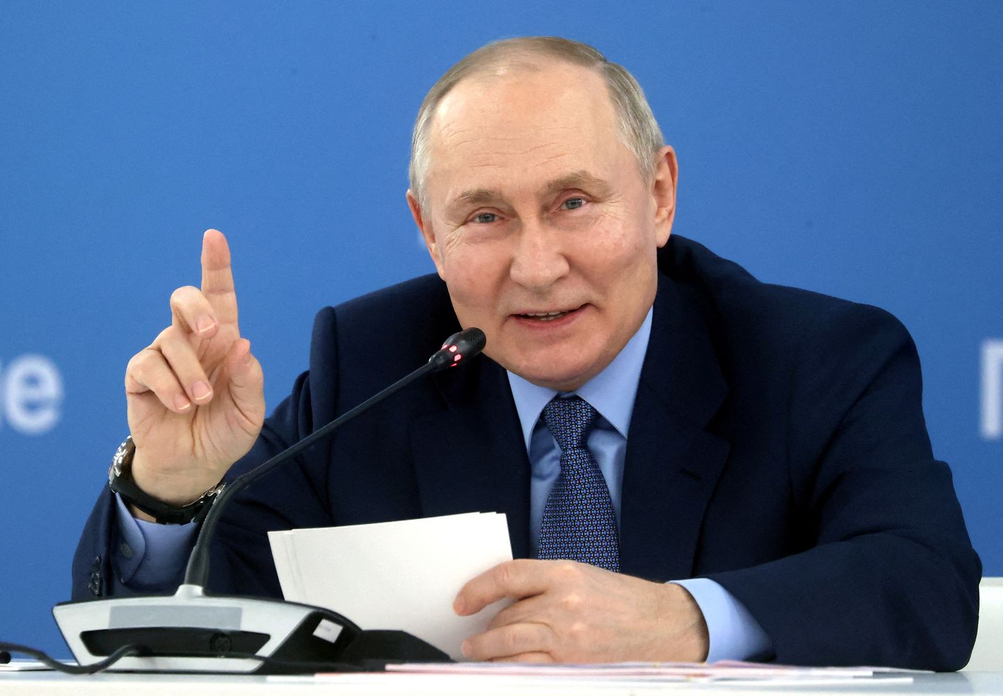 Владимир Путин готовится руководить Россией как минимум до 2030 года. 7 декабря Совет Федерации назначил дату следующих выборов президента РФ на 17 марта 2024 года.