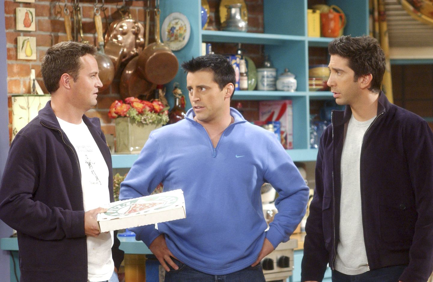 Chandler (Matthew Perry), Joey (Matt LeBlanc) ja Ross (David Schwimmer)