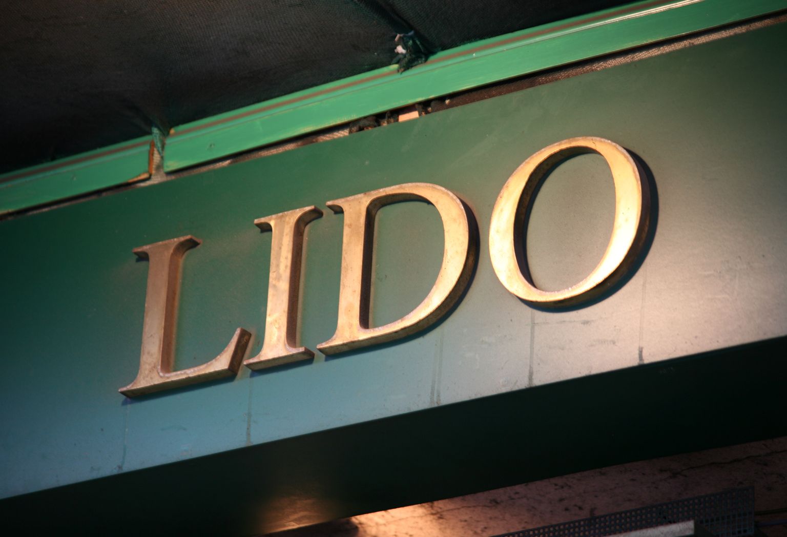 Вывеска ресторана Lido в Риге. Иллюстративное фото.