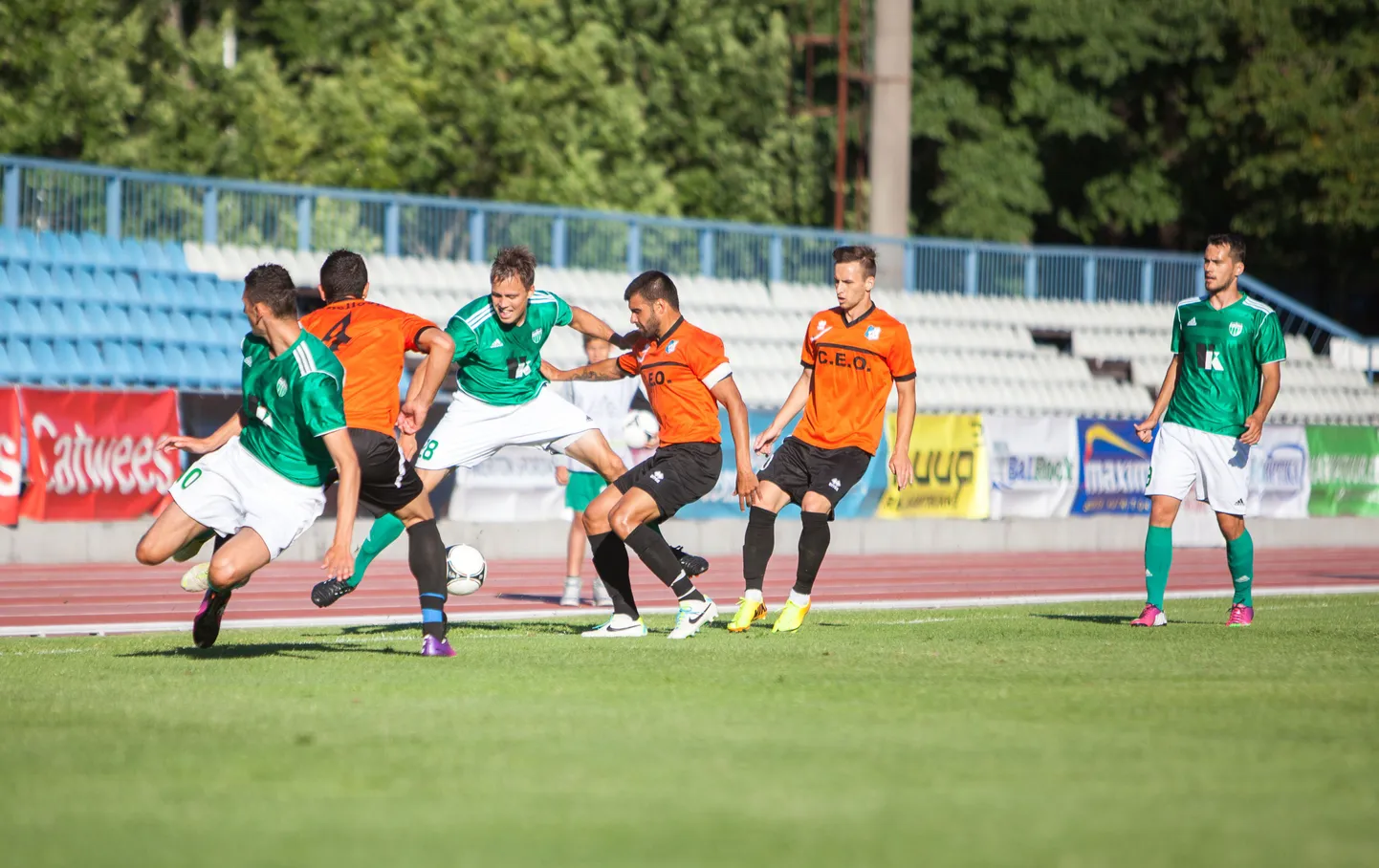FC Levadia (rohelises) ja Pandurii esimene kohtumine.