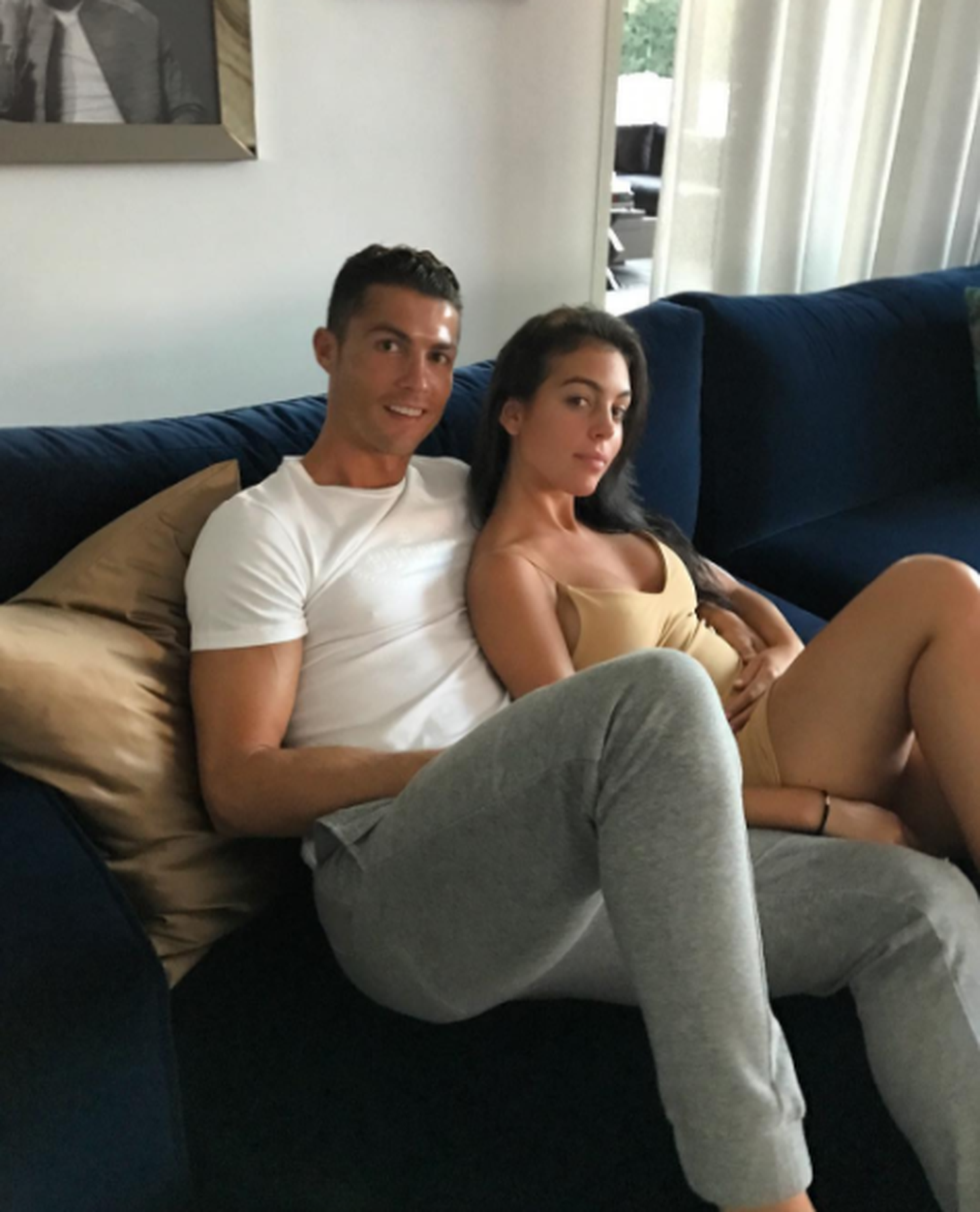Ronaldo maikuus vihjamas läbi Instagrami, et tüdruksõber Georgina on rase.