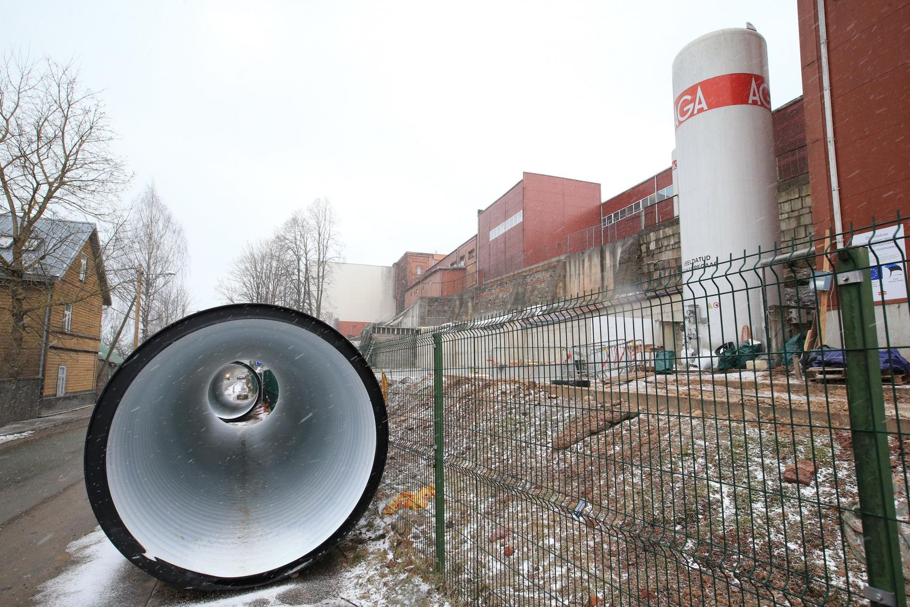 Selle aasta lõpuks peaks A. Le Coqil Tähtvere tänava poolses osas valmima reoveest rohelist energiat tootev biogaasijaam. 