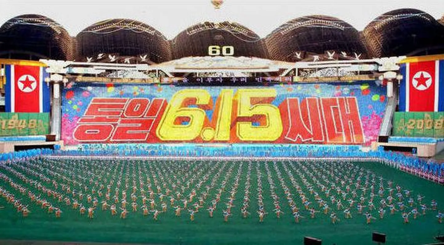 Põhja-Korea tähistas oma 60. aastapäeva suurejooneliselt Pyongyangi staadionil.