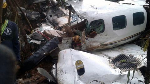 В штате Нью-Йорк самолет упал на жилой дом