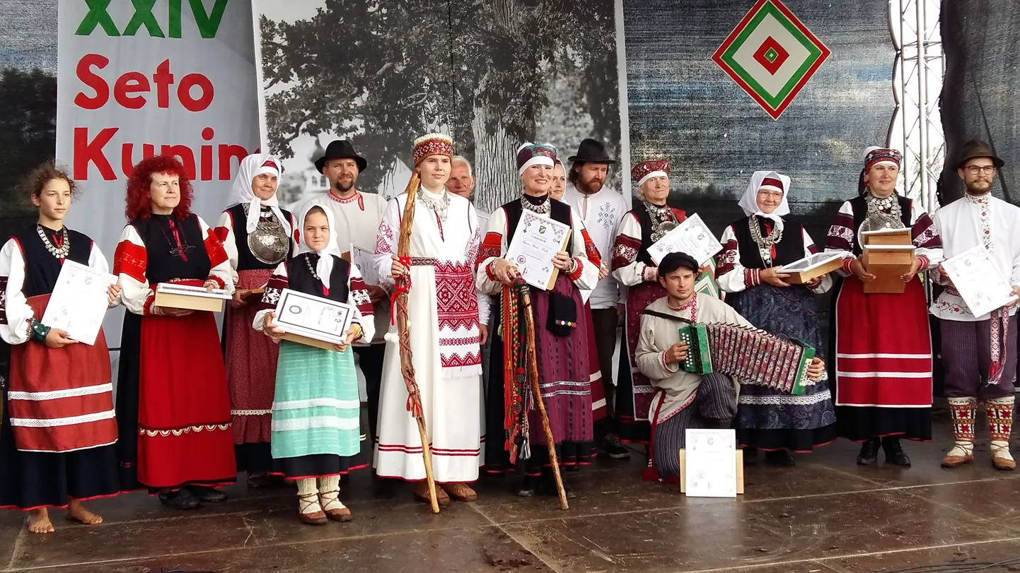 Meistrid koos ülembsootska Piret Torm-Kriisi ja noorsootska Annabel Huik´iga.