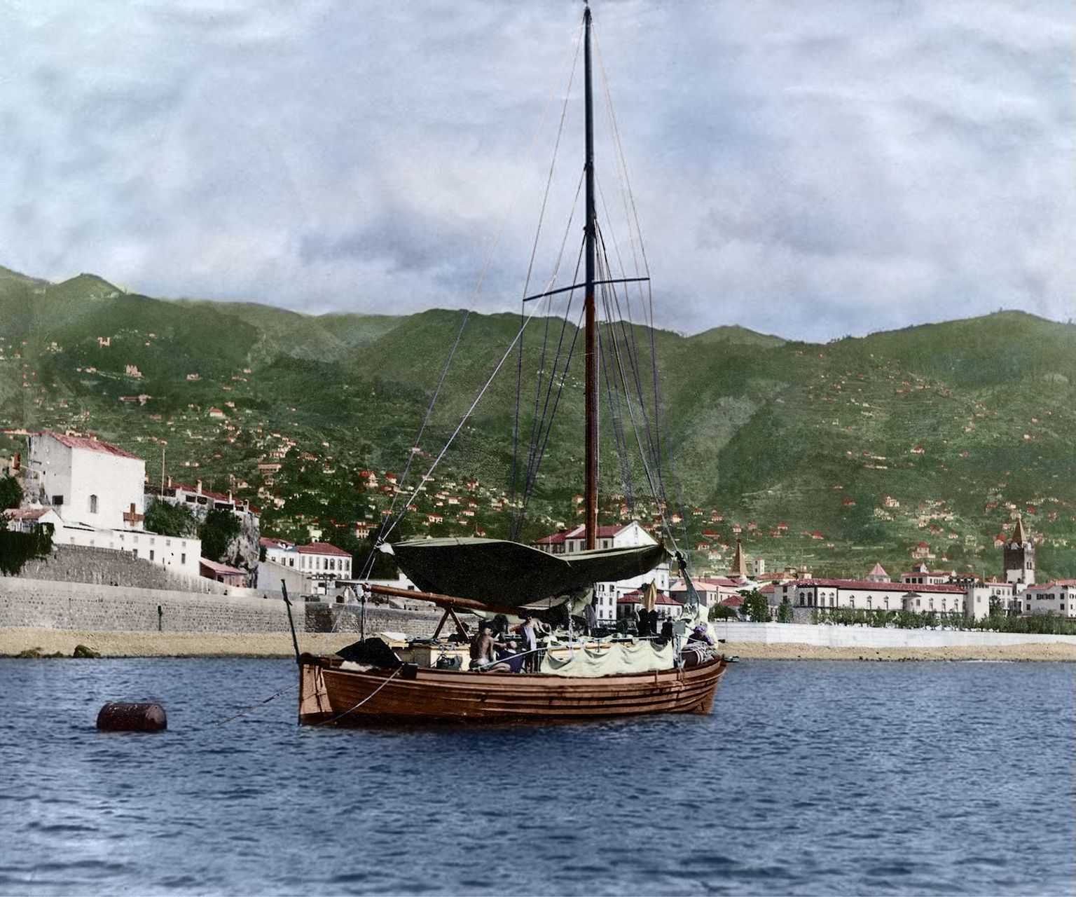Erma 1945. aastal Madeiral. USA rannikuni jäi siis veel üle 5000 meremiili.