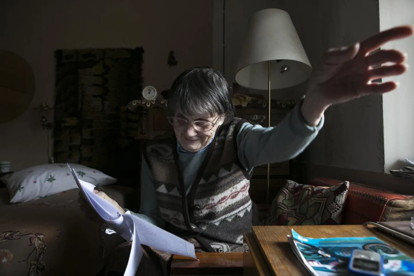 Aino Kaelas on justkui Kadrina elav ajalugu. Viipab käega ühele, siis teisele poole ning teab moonakate majadest ja inimestest rääkida alates XIX sajandist kuni tänapäevani välja.