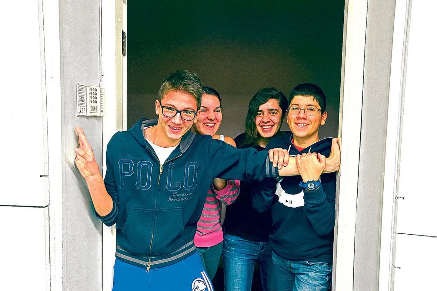 Itaaliast Torino linnast pärit Daif Drogeja (vasakult), Medina Bigiu, Silvana Calvano ja Riccardo Volpiano on pisut paremas seisus kui vahetusõpilased üldiselt: neil on alati keegi, kellega emakeeles rääkida ja koduigatsust leevendada.