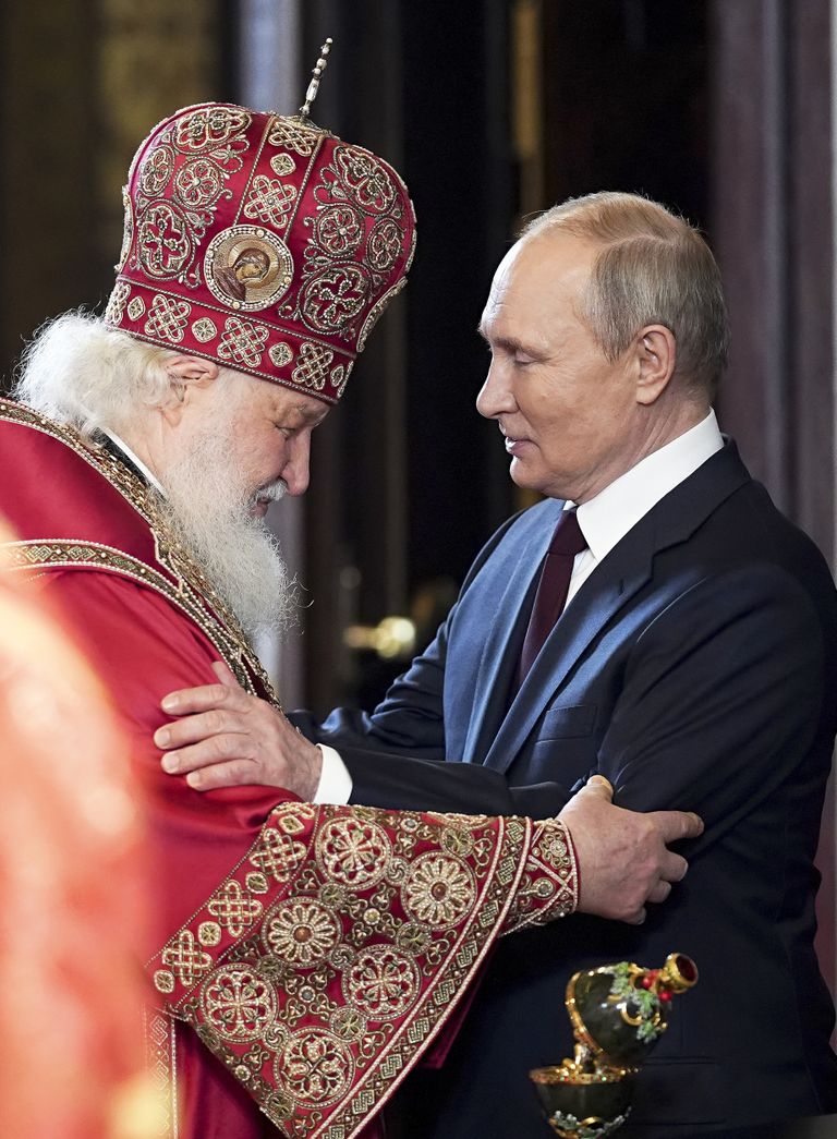 Venemaa president Vladimir Putin ja Vene õigeusukiriku patriarh Kirill 23. aprillil 2022 Moskvas Päästja Kristuse katedraalis pärast õigeusu lihavõttejumalateenistust