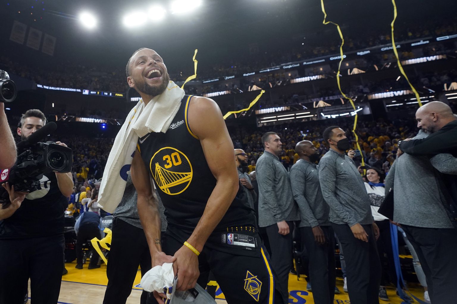 Stephen Curry tähistamas NBA finaalidesse jõudmist.