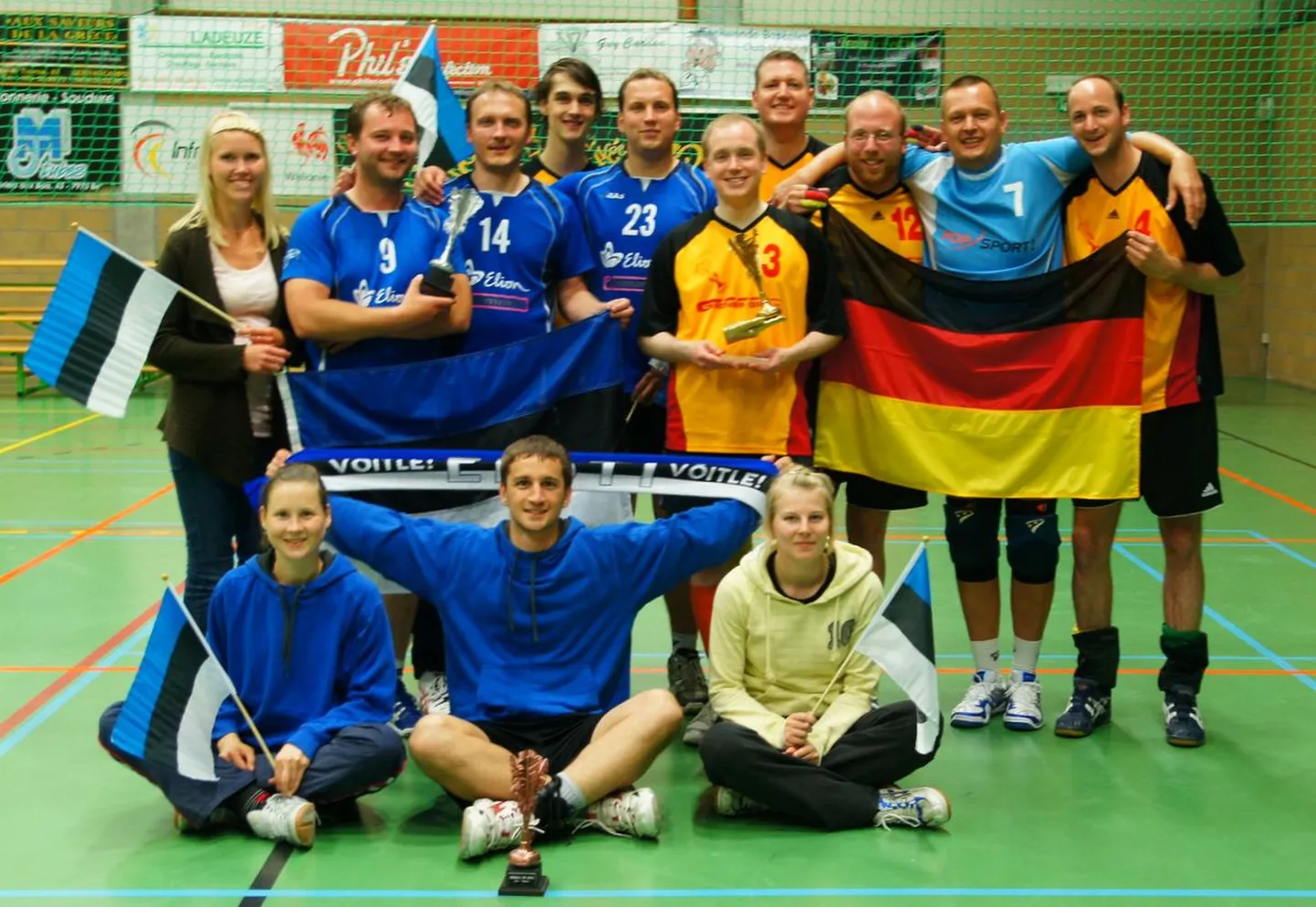 Pildil on Elioni Spordiklubi võistkond koos võitjaks tulnud Saksamaa võistkonnaga Belgia turniiril.