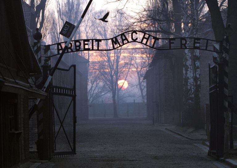 Auschwitzi koonduslaagri silt «Töö teeb vabaks»