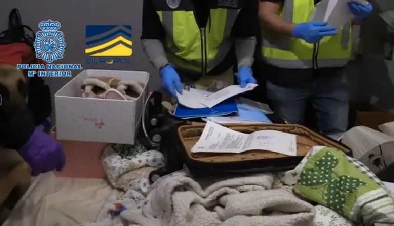 Hispaanias vahistati kuritegeliku grupeeringu liikmed, kes meelitasid naisi astuma fiktiivsesse koosellu Euroopa elamisluba ihkavate marokolastega.