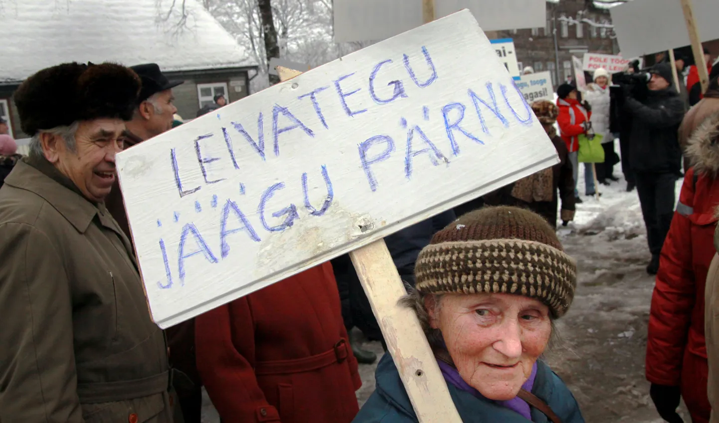 Pärnu raekojas juures toimub homme pikett leivatehase sulgemise vastu.