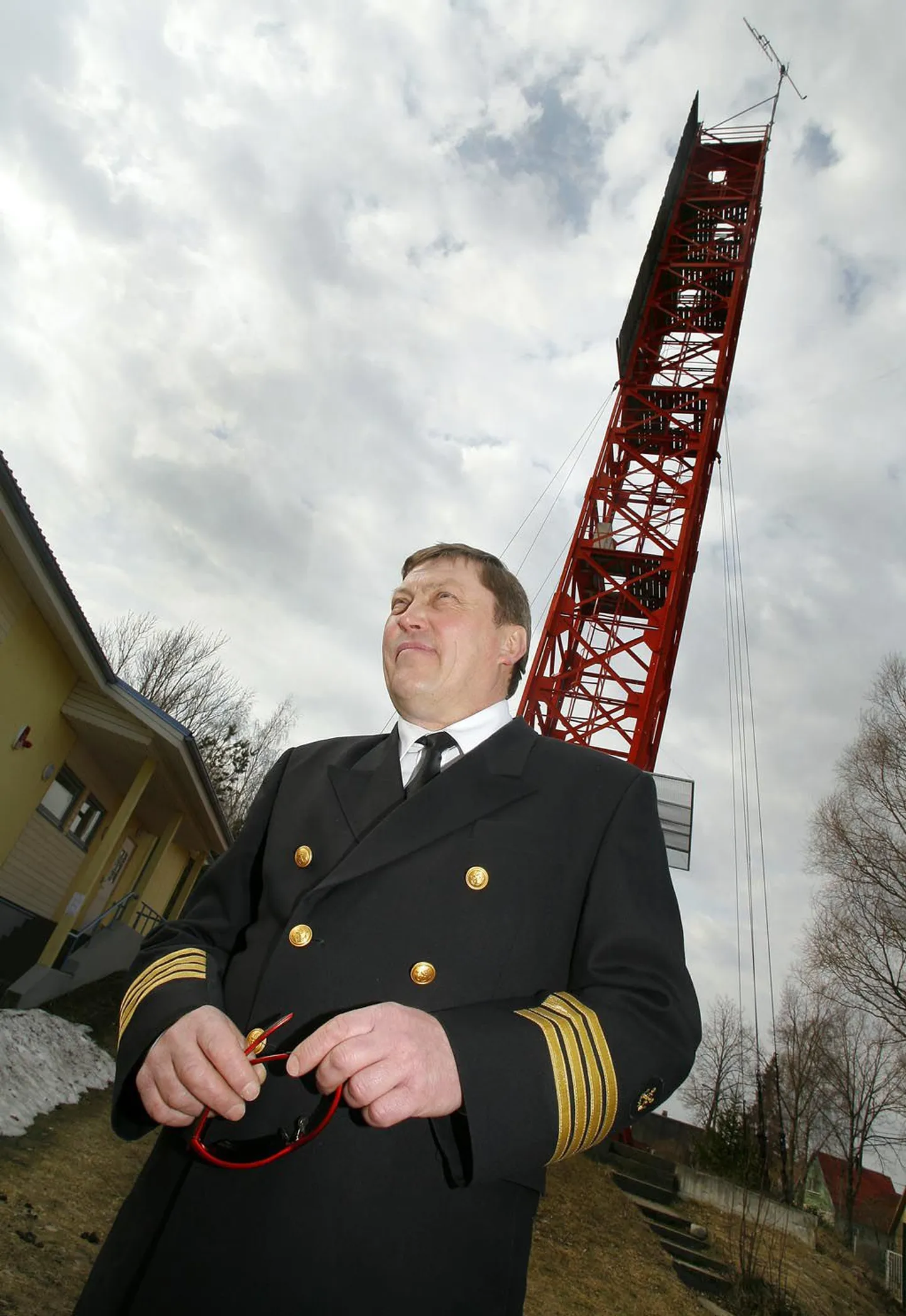 Veeteede ameti Pärnu navigatsioonimärgistuse talituse juhataja Urmas Õunap ja tema juhitav ametkond vastutavad läänerannikul ja saartel majakate ja muu merel liikumist suunava märgistuse eest.