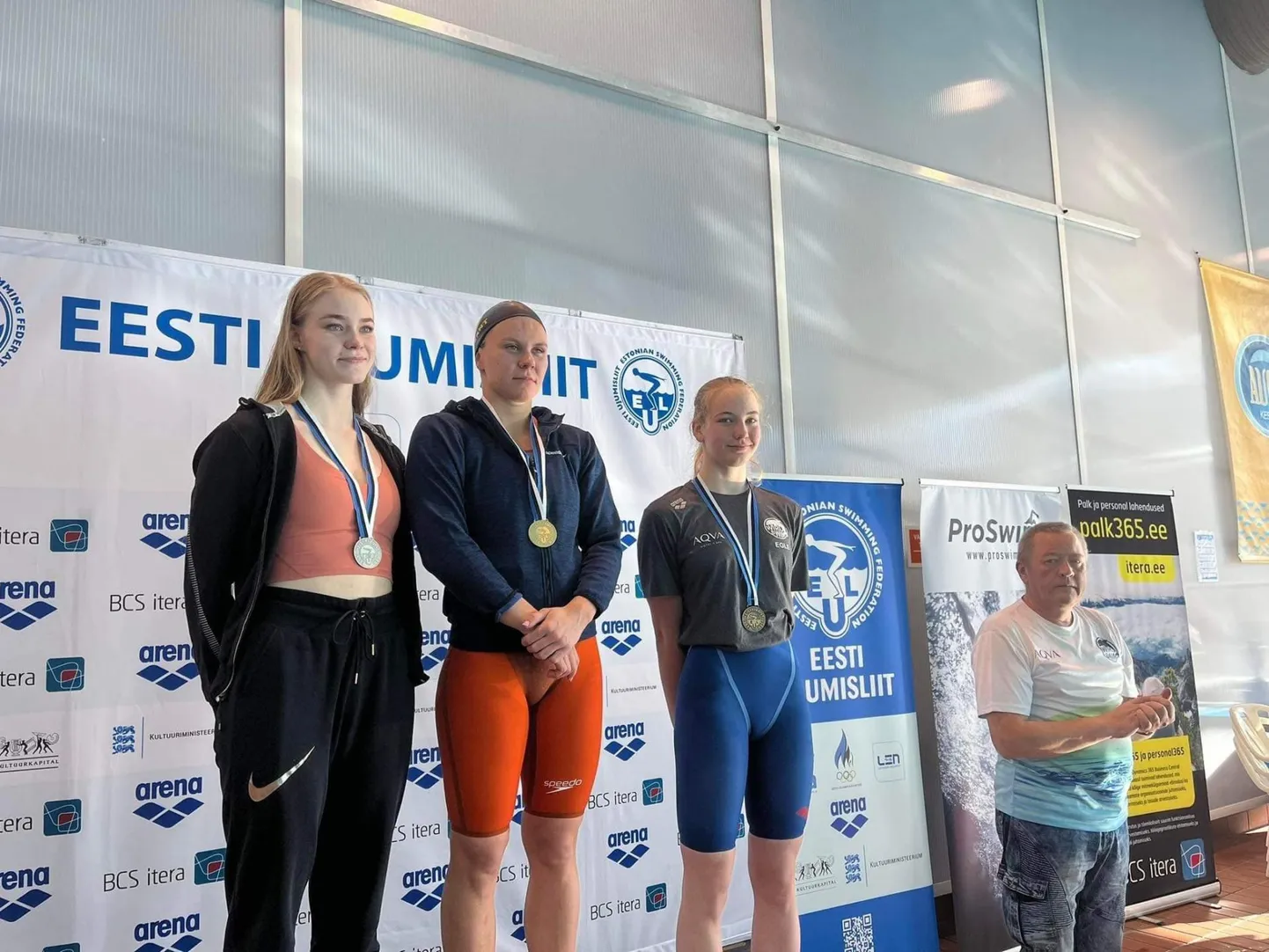Egle Salule oli pronksmedali võitmine kordaminek. Autasustas treener Gunnar Tõnning.