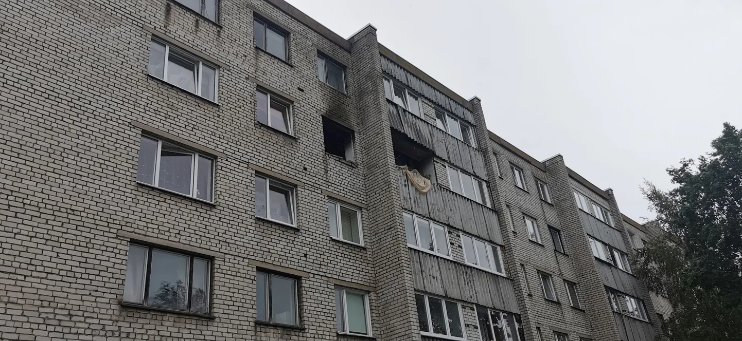 Korteril lendasid plahvatuse ajal küll aknad eest, kuid maja põhikonstruktsioonid jäid terveks.