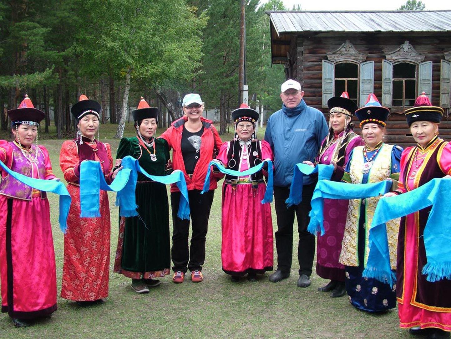 Ulan-Ude etnograafiamuuseumis koos kohalikega, kes esitasid kaugetele külalistele ka oma rahvalaule.