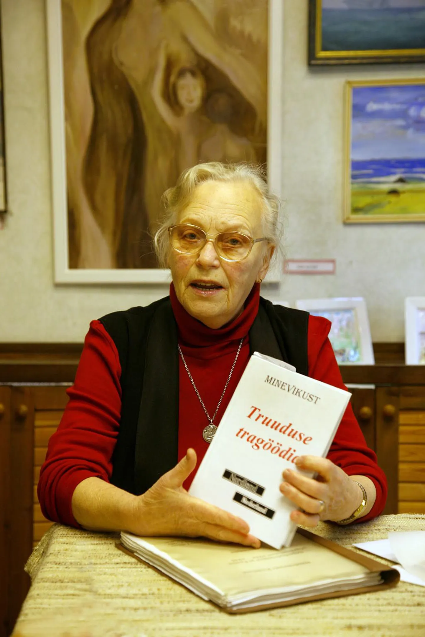 “Tieke raamat on suurepärane tõestus, mis kinnitab Lemme lahingu tähtsust,” ütleb Leida Kallas, kes 13aastasena 24. ja 25. septembril 1944 kodukülas toimunut mäletab.