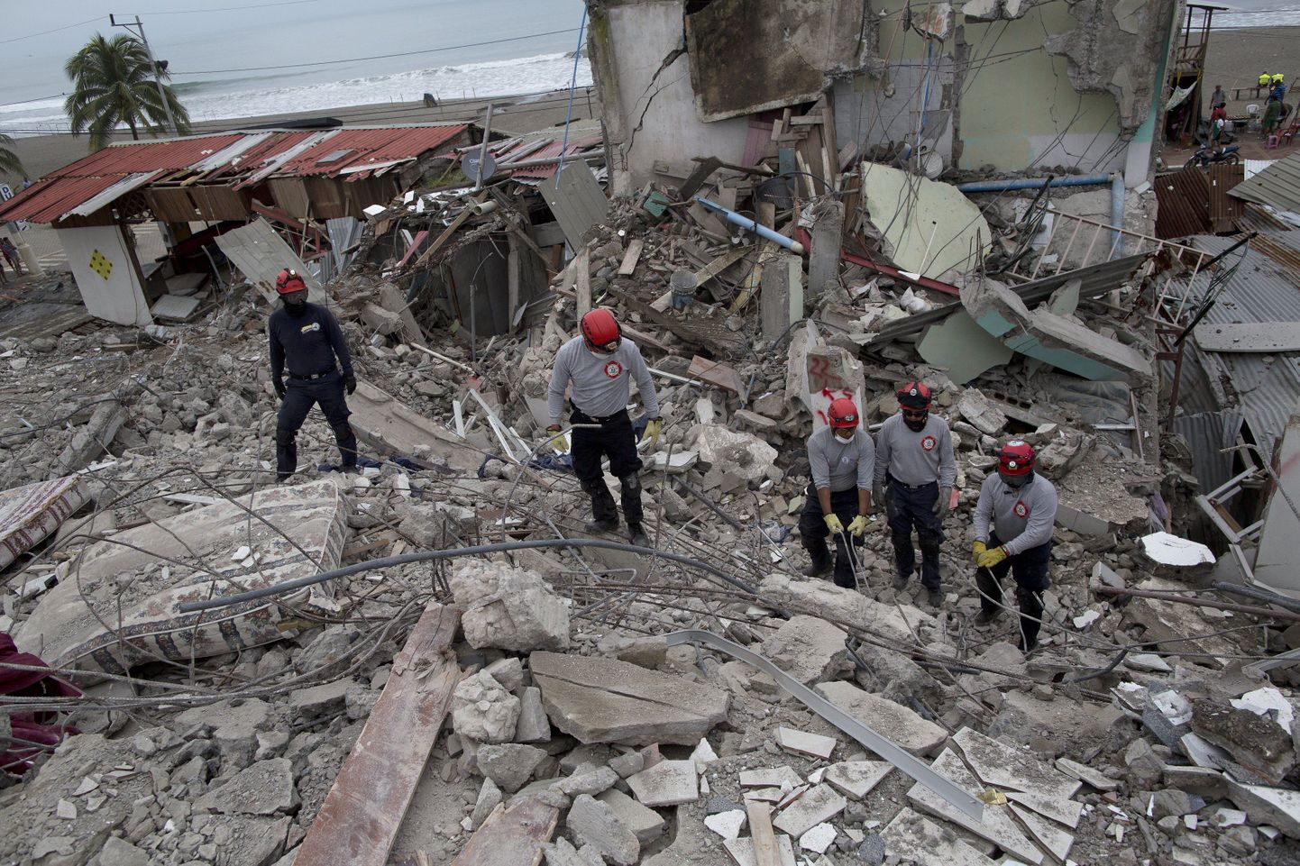 Ecuadori maavärin tekitas tohutuid purustusi.