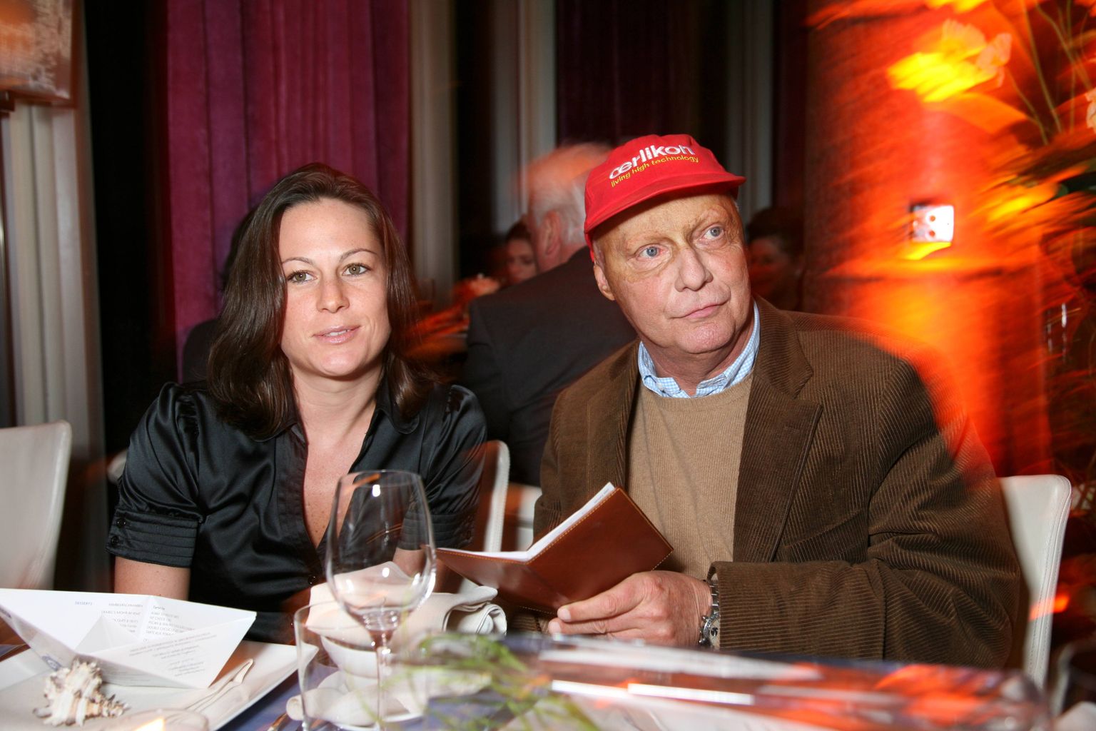 Birgit Wetzinger (vasakul) ja Niki Lauda.